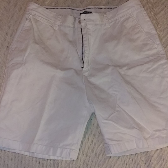 Shorts - Picture 3 of 4